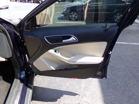 Used 2017 Mercedes-Benz GLA 250 4MATIC image 28