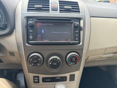 Used 2013 Toyota Corolla LE FWD image 18