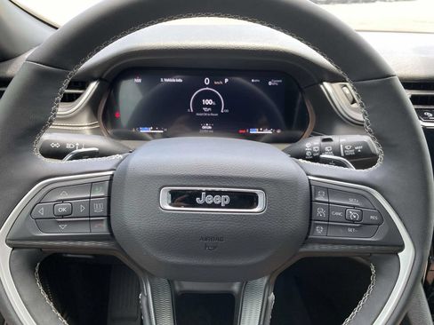 Used 2025 Jeep Grand Cherokee L Laredo RWD image 27