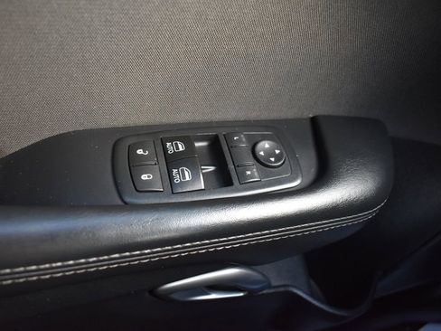 Used 2016 Dodge Challenger SXT image 22