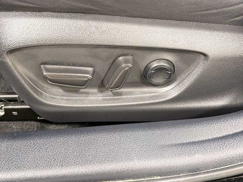 Certified 2022 Toyota Avalon XLE w/ Moonroof Package FWD image 14