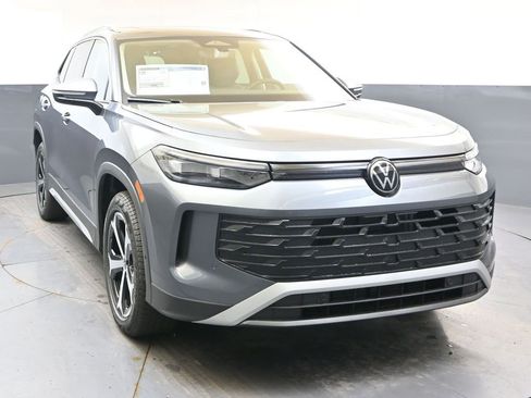 New 2026 Volkswagen Tiguan SE image 8