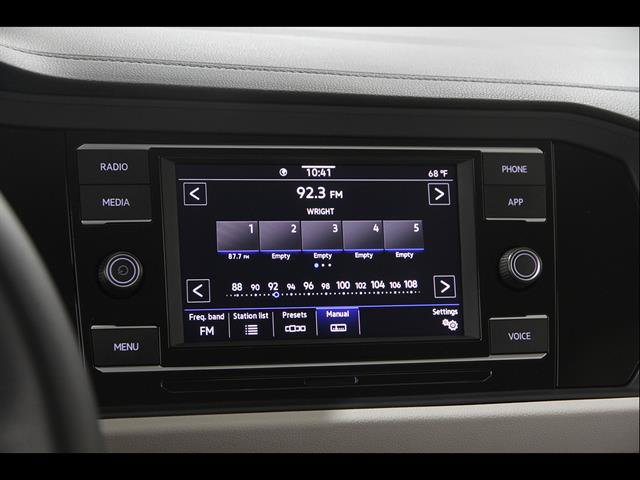Certified 2023 Volkswagen Jetta SE FWD image 10