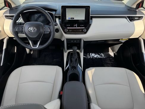 Used 2024 Toyota Corolla Cross XLE w/ Convenience Package FWD image 9