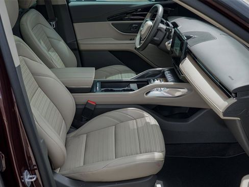Used 2025 Lincoln Nautilus Reserve AWD/4WD image 28