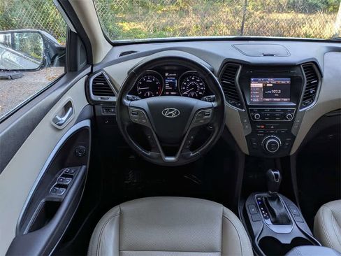 Used 2017 Hyundai Santa Fe Sport image 19