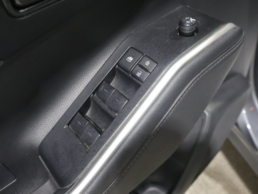 Used 2024 Toyota Highlander LE FWD image 14