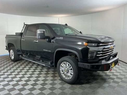 Used 2022 Chevrolet Silverado 3500 High Country w/ Z71 Off-Road Package image 3