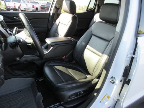 Used 2022 GMC Acadia SLT w/ Elevation Edition FWD image 21