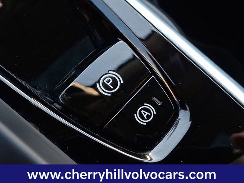 Certified 2025 Volvo XC60 B5 Plus image 27