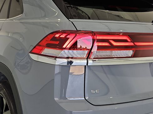 New 2026 Volkswagen Atlas Cross Sport SE FWD image 8