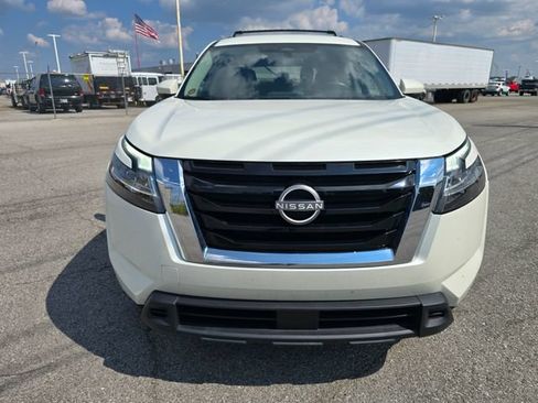 Used 2022 Nissan Pathfinder SV AWD/4WD image 8