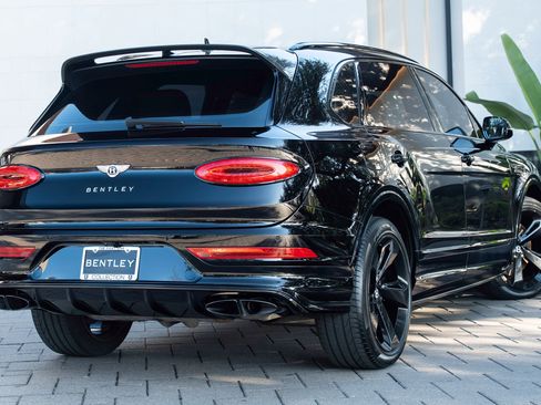 Used 2023 Bentley Bentayga Extended Wheelbase image 3