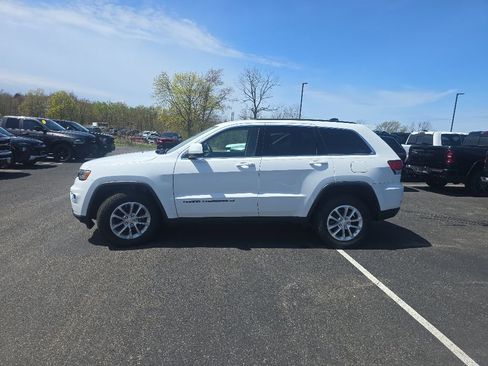 Used 2022 Jeep Grand Cherokee Laredo E AWD/4WD image 3