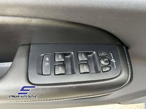 Used 2022 Volvo S60 B5 Inscription image 19