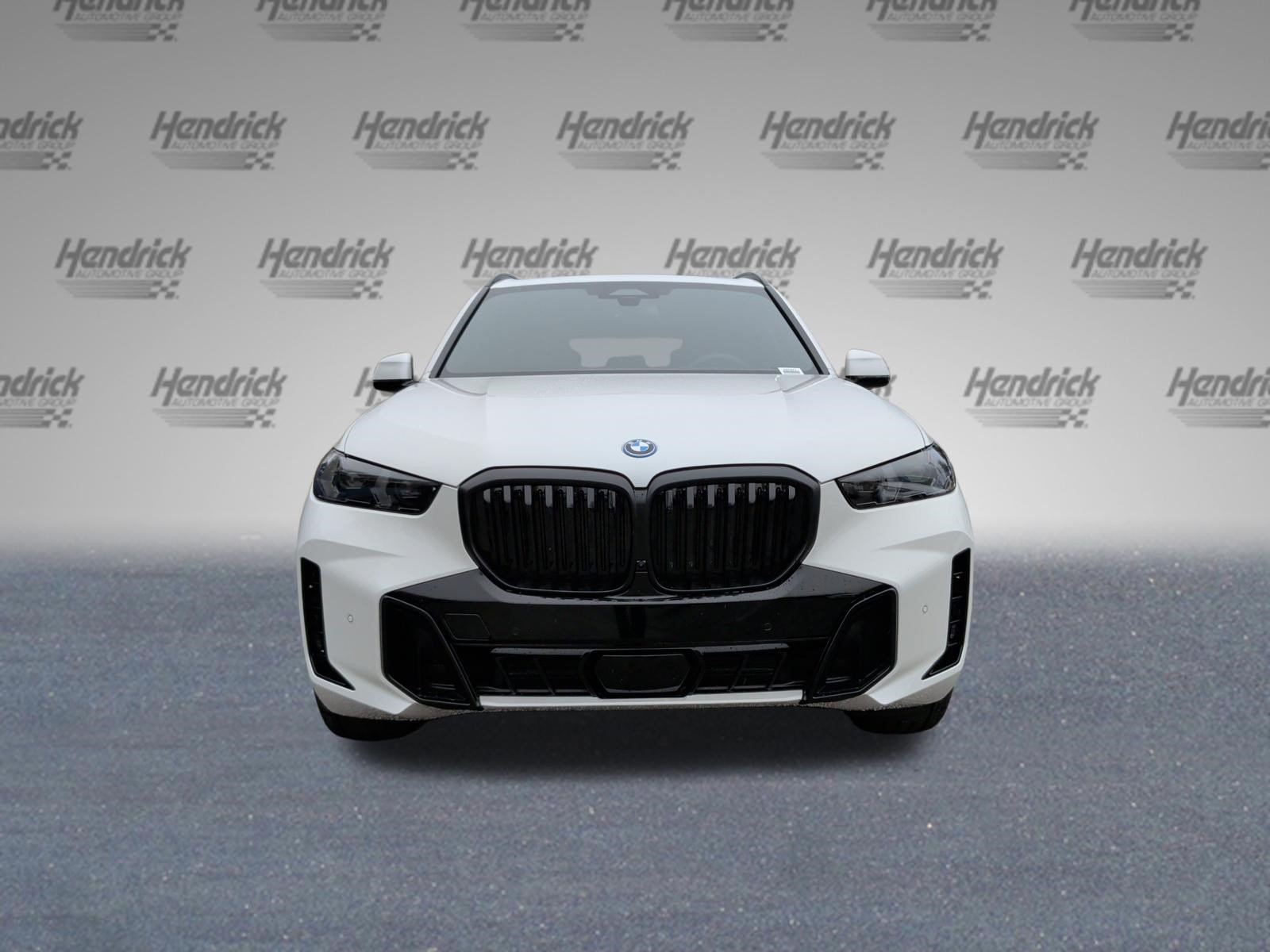 Used 2026 BMW X5 xDrive50e w/ M Sport Package AWD/4WD image 3