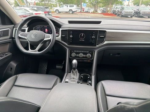 Used 2023 Volkswagen Atlas SE image 12