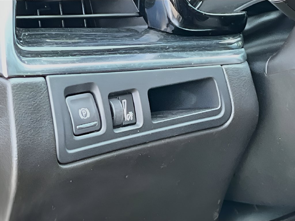 Used 2025 Cadillac XT5 Premium Luxury w/ LPO, Floor Liner Package FWD image 10