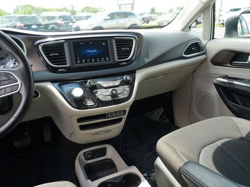 Used 2021 Chrysler Voyager LX FWD image 20