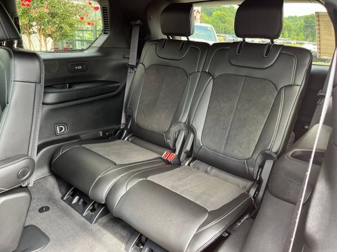 Used 2025 Jeep Grand Cherokee L Altitude AWD/4WD image 18