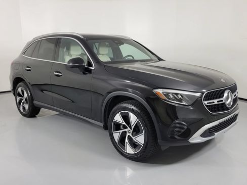 Used 2024 Mercedes-Benz GLC 300 4MATIC image 1