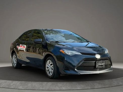 Used 2019 Toyota Corolla LE image 3