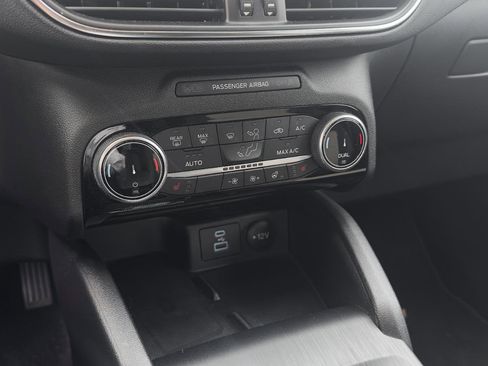 Certified 2022 Ford Escape Titanium w/ Titanium Elite Package image 17