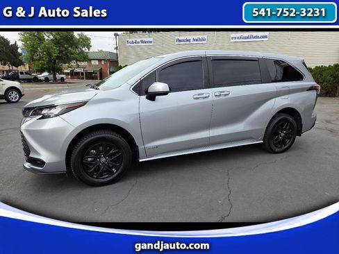 Used 2021 Toyota Sienna LE FWD image 1