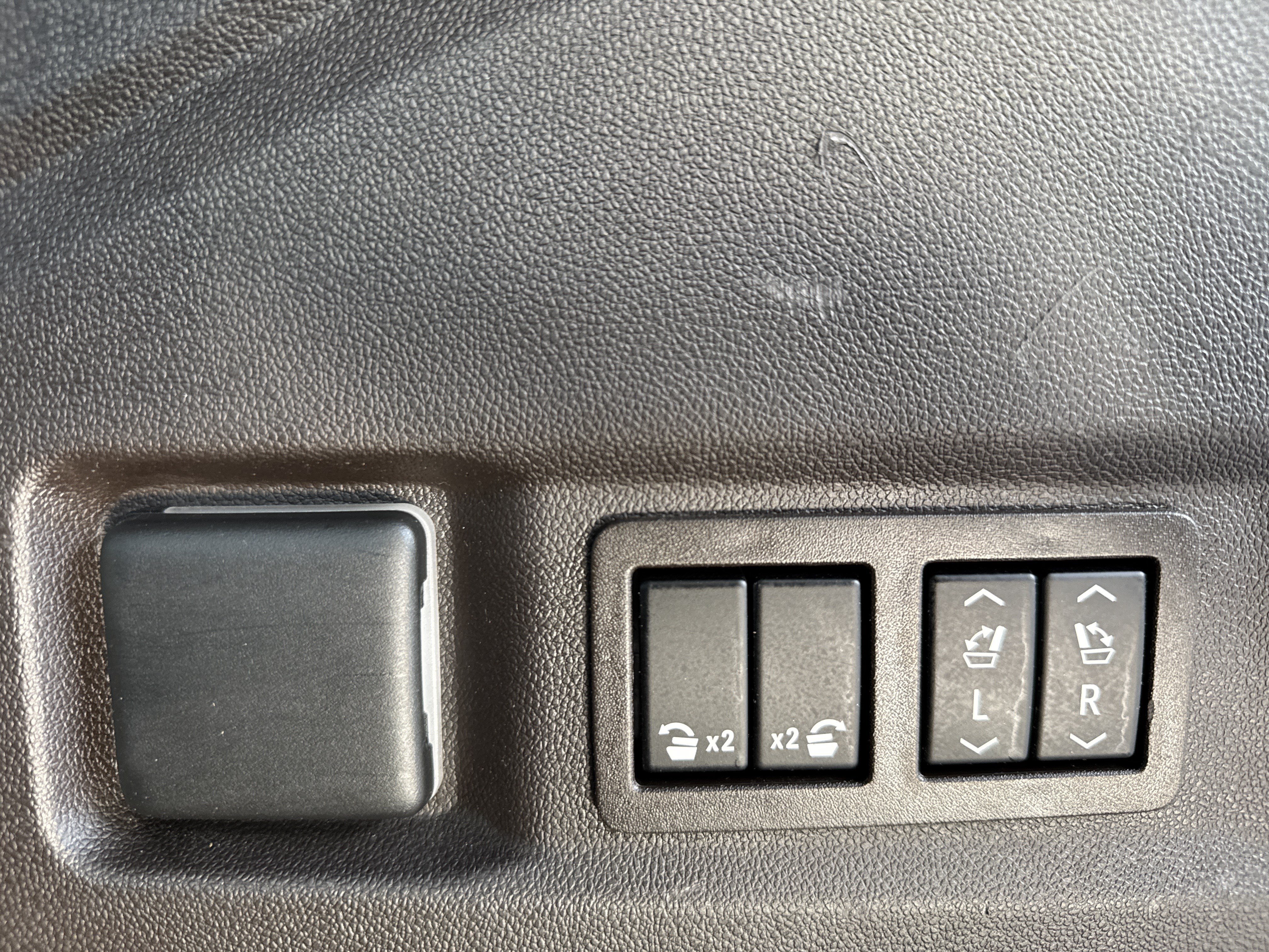 Used 2022 GMC Yukon SLT w/ SLT Premium Package AWD/4WD image 34
