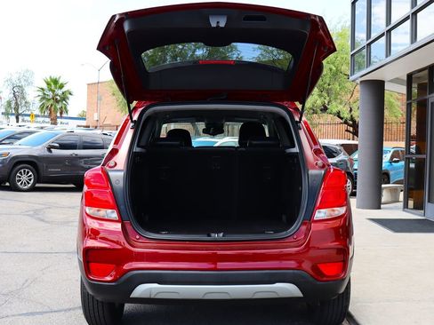 Used 2022 Chevrolet Trax LT w/ LT Convenience Package FWD image 22