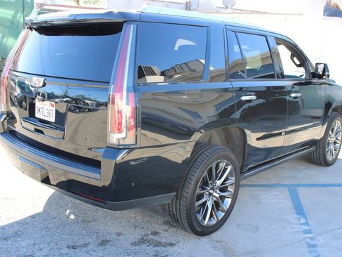 Used 2020 Cadillac Escalade Platinum w/ Escalade Sport Edition image 4