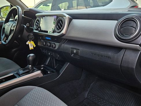 Used 2022 Toyota Tacoma SR5 w/ Technology Package image 20