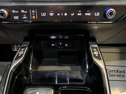 Used 2025 Kia Sorento SX Prestige AWD/4WD image 24