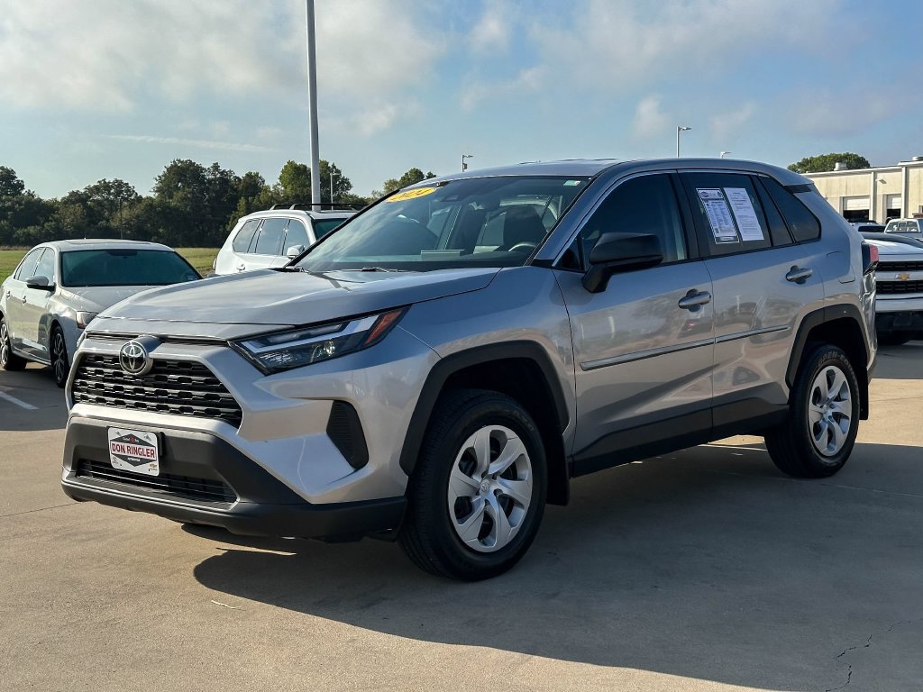Used 2024 Toyota RAV4 LE FWD image 7