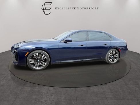 Used 2023 BMW i7 xDrive60 image 4