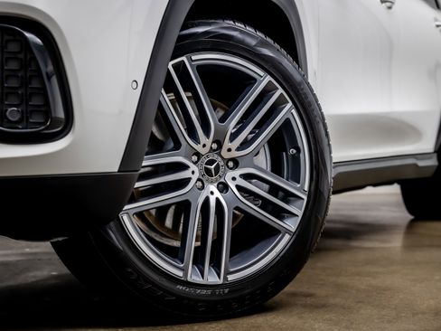 Used 2024 Mercedes-Benz GLS 450 4MATIC image 20