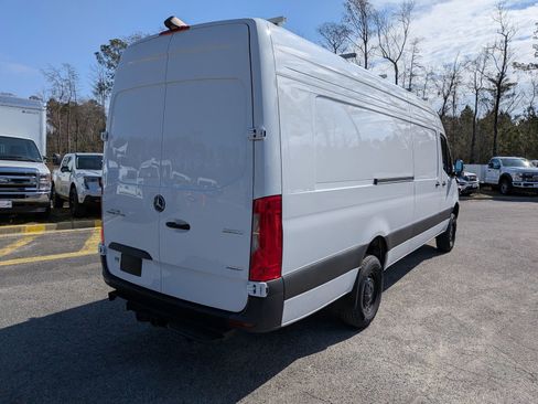 Used 2024 Mercedes-Benz Sprinter 2500 image 4