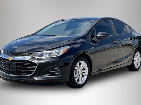 Used 2019 Chevrolet Cruze LS w/ LS Convenience Package FWD image 2