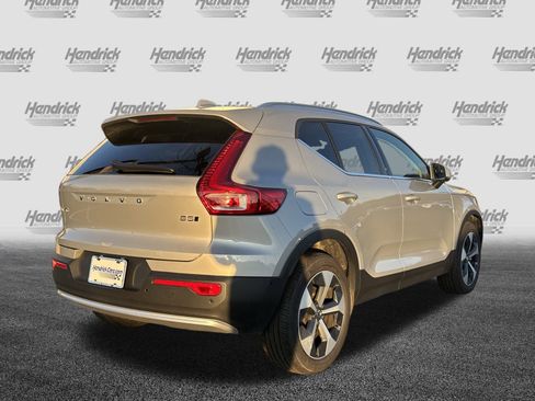 Used 2025 Volvo XC40 B5 Plus image 10