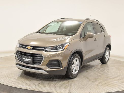 Used 2020 Chevrolet Trax LT w/ LT Convenience Package image 6
