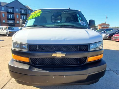 Used 2018 Chevrolet Express 2500 image 2