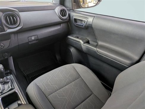 Used 2019 Toyota Tacoma TRD Off-Road image 17
