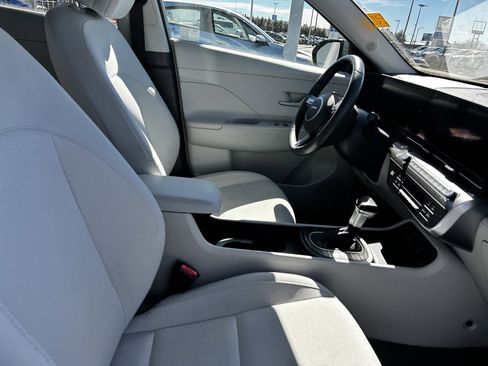 Used 2025 Hyundai Kona SEL image 12