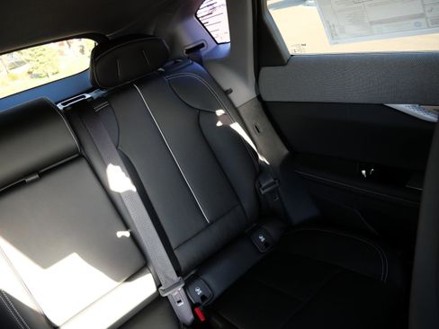 Used 2025 Cadillac Optiq Sport 2 w/ LPO, ONYX Package image 12