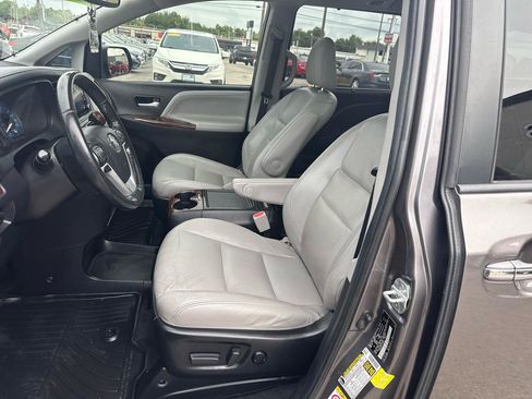 Used 2018 Toyota Sienna Limited Premium AWD/4WD image 11