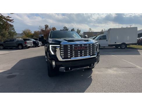 Certified 2024 GMC Sierra 2500 Denali w/ Denali Reserve Package image 3