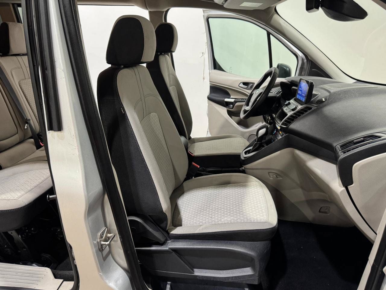 Used 2022 Ford Transit Connect XLT FWD image 13