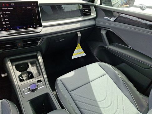 New 2026 Volkswagen Tiguan SE R-Line AWD/4WD image 11