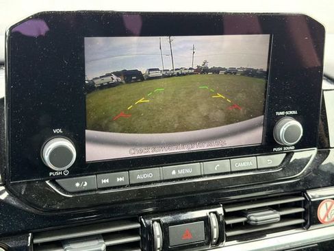 Used 2024 Nissan Pathfinder SV AWD/4WD image 27