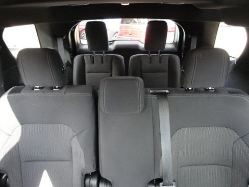 Used 2018 Ford Explorer XLT image 13